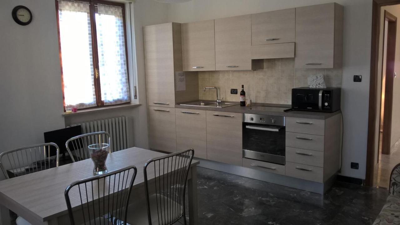 Casa Nebieu In Edificio Indipendente Nel Centro Di Monforte Монфорте-д'Альба Экстерьер фото