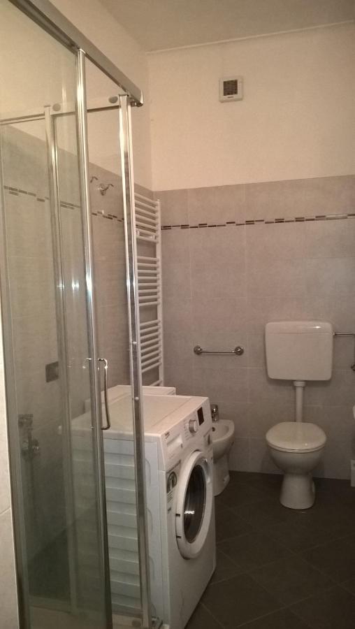 Casa Nebieu In Edificio Indipendente Nel Centro Di Monforte Монфорте-д'Альба Экстерьер фото